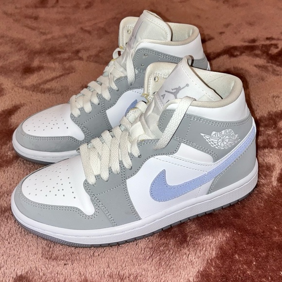 Jordan Shoes Women Air Jordan Mid Wolf Grey Aluminum Size 55 Gently
